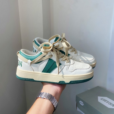 Γυναικεία αθλητικά παπούτσια  με κορδόνια με επίπεδη σόλα από οικολογικό δέρμα