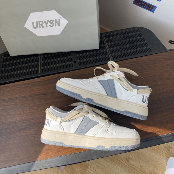 Γυναικεία αθλητικά παπούτσια  με κορδόνια με επίπεδη σόλα από οικολογικό δέρμα