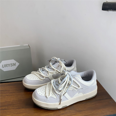 Γυναικεία αθλητικά παπούτσια με κορδόνια από έκο σουέτ σε τρία χρώματα