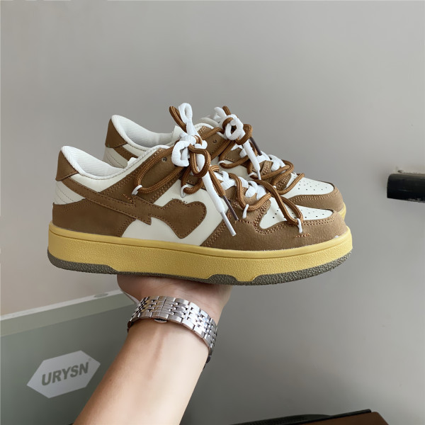 Γυναικεία αθλητικά παπούτσια με κορδόνια από έκο σουέτ σε τρία χρώματα