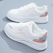 Adidași moderni de damă eleganti, cu un model simplu cu talpă plată