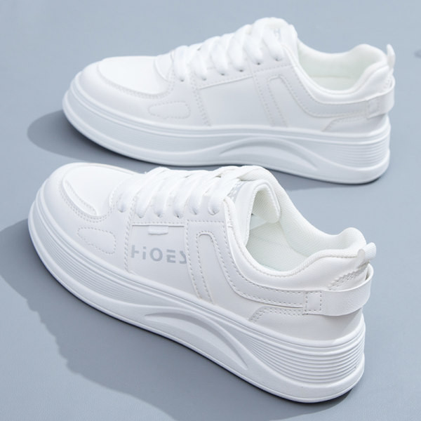 Adidași moderni de damă eleganti, cu un model simplu cu talpă plată