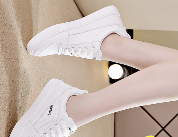 Νέο μοντέλο γυναικεία αθλητικά παπούτσια σε λευκό χρώμα