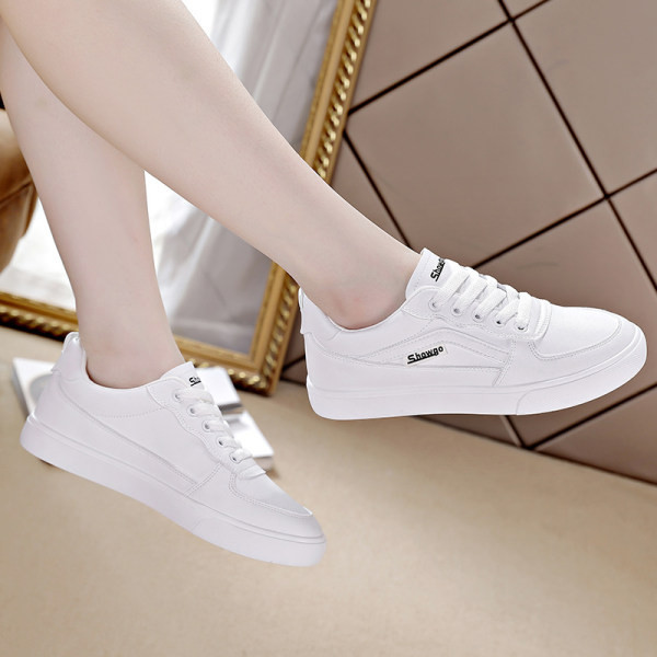 Νέο μοντέλο γυναικεία αθλητικά παπούτσια σε λευκό χρώμα