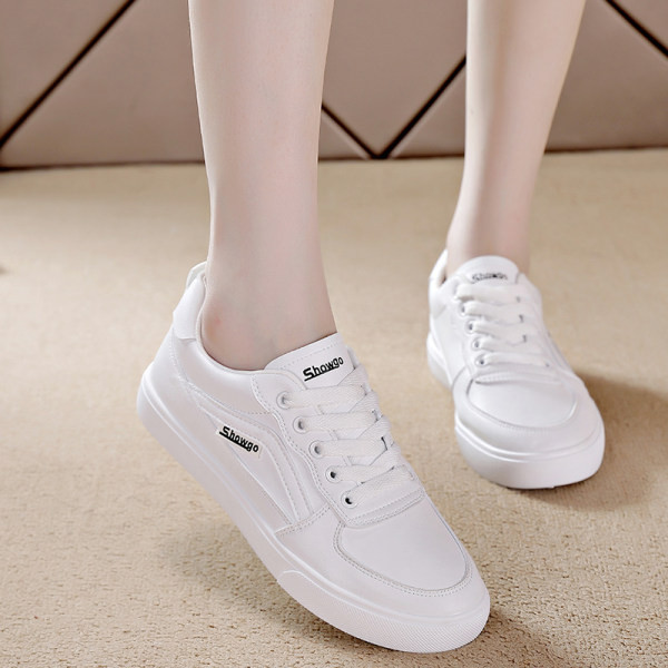 Νέο μοντέλο γυναικεία αθλητικά παπούτσια σε λευκό χρώμα