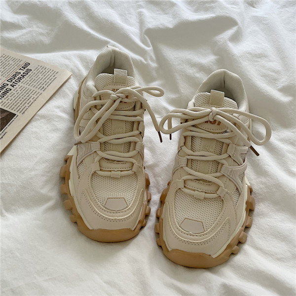 Γυναικεία μοντέρνα αθλητικά παπούτσια σε μπεζ χρώμα