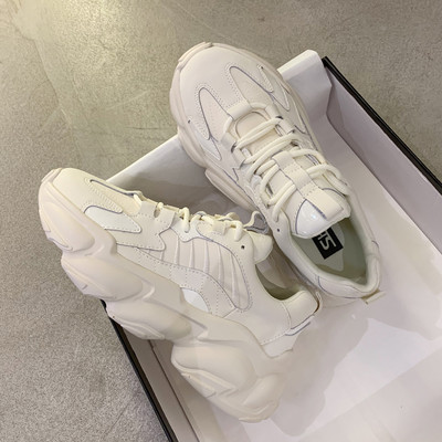 Γυναικεία αθλητικά παπούτσια με κορδόνια και τραχιά σόλα - τρία χρώματα