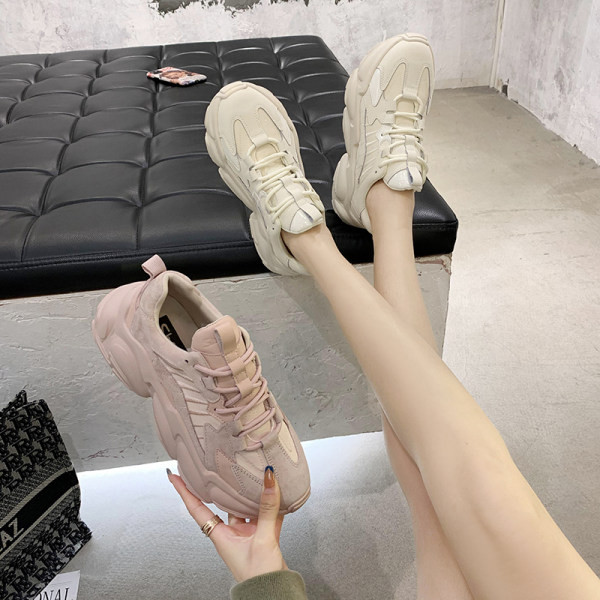 Γυναικεία αθλητικά παπούτσια με κορδόνια και τραχιά σόλα - τρία χρώματα