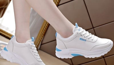 Tenisi moderni de dama cu talpa inalta plate si sireturi