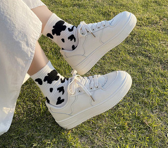 Γυναικεία  αθλητικά παπούτσια με κορδόνια και επίπεδη σόλα - λευκό χρώμα