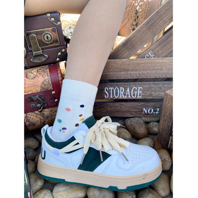 Γυναικεία αθλητικά παπούτσια με κορδόνια και επίπεδη σόλα - δύο χρώματα