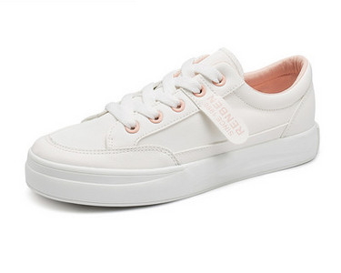 Γυναικεία αθλητικά παπούτσια με επιγραφή σε λευκό χρώμα