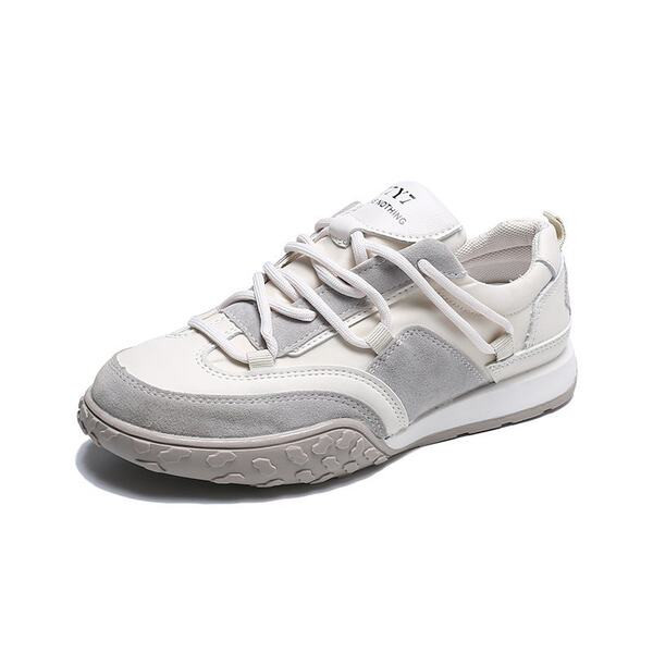 Κομψά γυναικεία αθλητικά παπούτσια με επίπεδη σόλα, στρογγυλεμένο μοντέλο