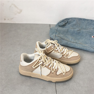 Γυναικεία αθλητικά παπούτσια από τεχνητό σουέντ σε τρία χρώματα