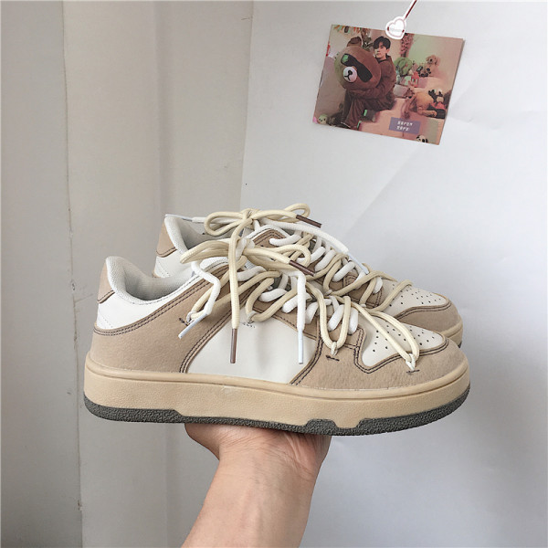 Γυναικεία αθλητικά παπούτσια από τεχνητό σουέντ σε τρία χρώματα