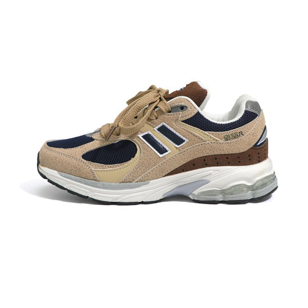 Κομψά γυναικεία αθλητικά παπούτσια από οικολογικό σουέτ με κορδόνια