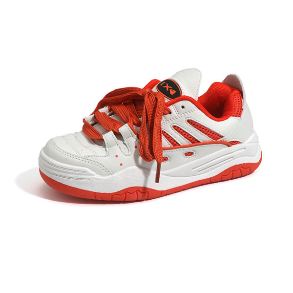 Model nou de adidași de damă în trei culori și talpă plată