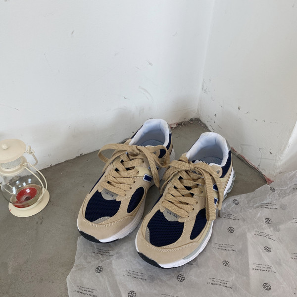 Γυναικεία αθλητικά παπούτσια με κορδόνια σε μπεζ χρώμα