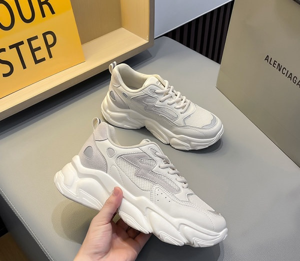 Ženske tenisice s grubim potplatom i vezicama