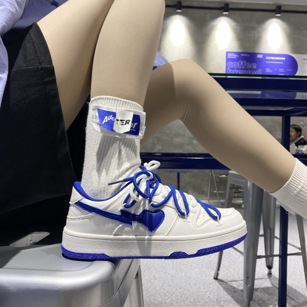 Adidasi de dama cu sireturi albastre si talpa plata