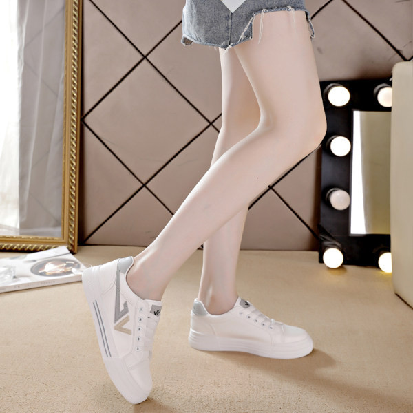 Tenisi dama model uni cu talpa plata si broderie