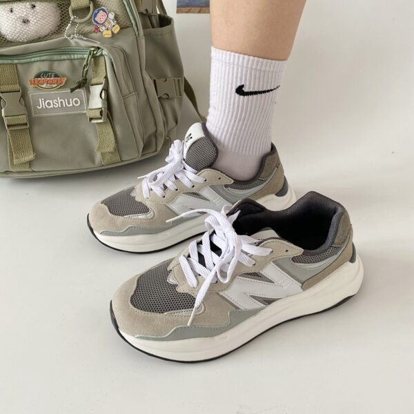 Casual αθλητικά παπούτσια με καφέ κορδόνια