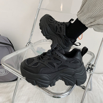 Γυναικεία αθλητικά παπούτσια σε τρία χρώματα κατάλληλα για το χειμώνα