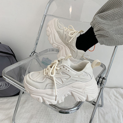 Γυναικεία αθλητικά παπούτσια σε τρία χρώματα κατάλληλα για το χειμώνα