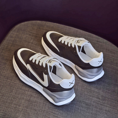 Casual γυναικεία αθλητικά παπούτσια με επίπεδη σόλα και επιγραφή