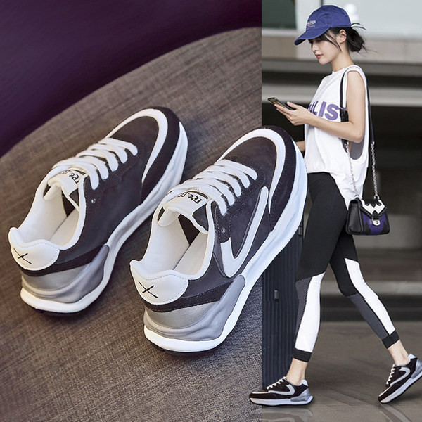 Casual γυναικεία αθλητικά παπούτσια με επίπεδη σόλα και επιγραφή