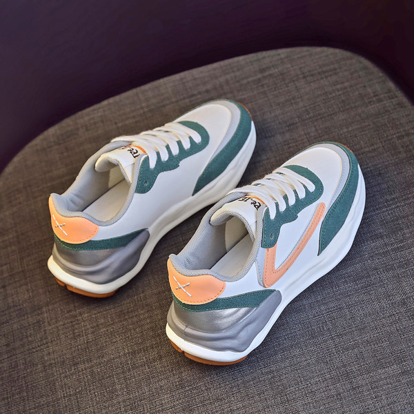 Casual γυναικεία αθλητικά παπούτσια με επίπεδη σόλα και επιγραφή