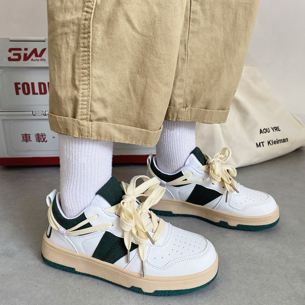 Γυναικεία αθλητικά παπούτσια  με επίπεδη σόλα και κορδόνια - δύο χρώματα