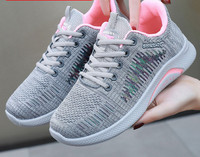 Γυναικεία αθλητικά παπούτσια με κορδόνια σε γκρι, ροζ και μαύρο χρώμα