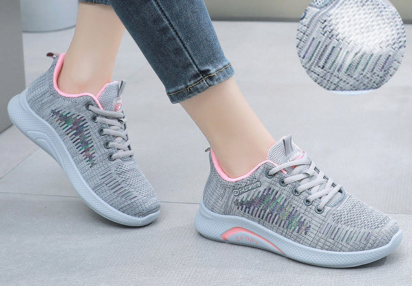 Γυναικεία αθλητικά παπούτσια με κορδόνια σε γκρι, ροζ και μαύρο χρώμα