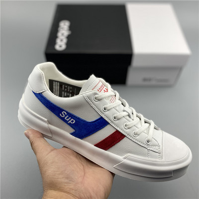 Adidași bărbați din piele cu aplicație