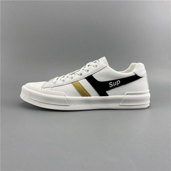 Adidași bărbați din piele cu aplicație