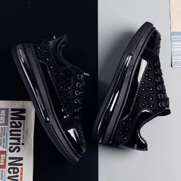 Meeste vabaaja tossud kividega - musta värvi