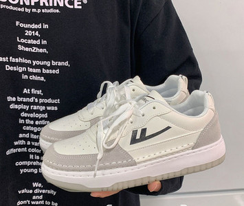 Γυναικεία πάνινα παπούτσια με επίπεδη σόλα και κορδόνια - λευκό και μπεζ