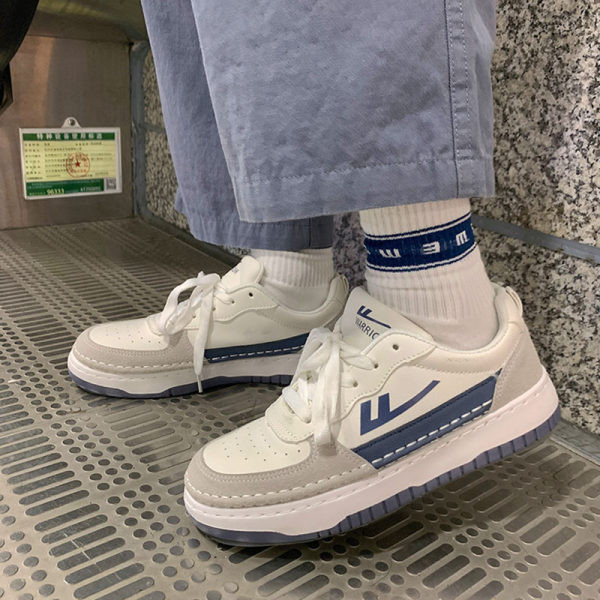 Γυναικεία πάνινα παπούτσια με επίπεδη σόλα και κορδόνια - λευκό και μπεζ