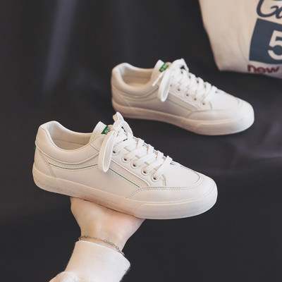 Casual γυναικεία αθλητικά παπούτσια από οικολογικό δέρμα με επίπεδη σόλα και επιγραφή