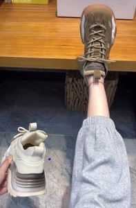 Γυναικεία αθλητικά παπούτσια από τεχνητό σουέντ