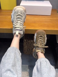 Γυναικεία αθλητικά παπούτσια από τεχνητό σουέντ