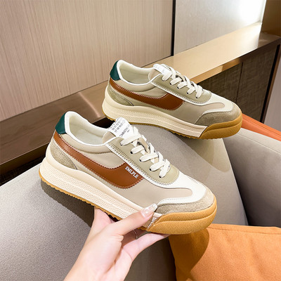 Γυναικεία αθλητικά παπούτσια με επίπεδη σόλα σε πράσινο και καφέ χρώμα