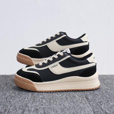 Γυναικεία μοντέρνα αθλητικά παπούτσια σε μαύρο και μπεζ χρώμα