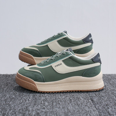 Γυναικεία μοντέρνα αθλητικά παπούτσια σε μαύρο και μπεζ χρώμα