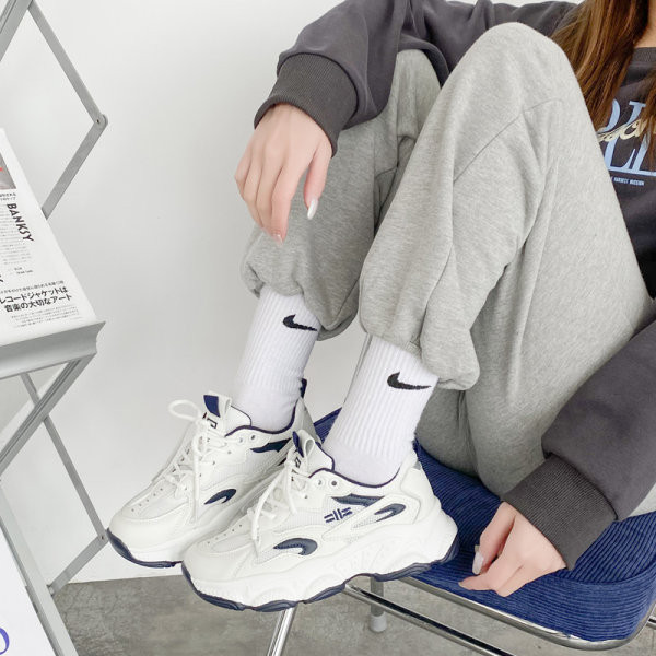 Νέο μοντέλο γυναικεία αθλητικά παπούτσια με κορδόνια και ψηλή σόλα - αρκετά χρώματα