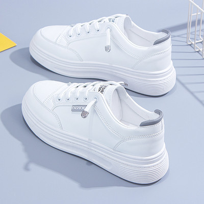 Νέο μοντέλο γυναικεία αθλητικά παπούτσια με επίπεδη σόλα - λευκό χρώμα