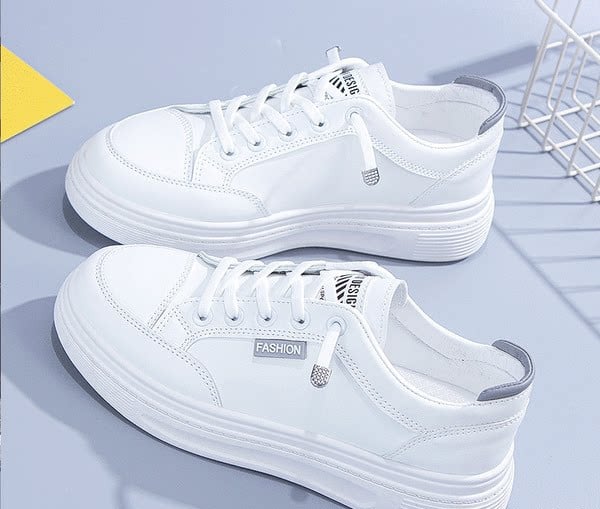 Νέο μοντέλο γυναικεία αθλητικά παπούτσια με επίπεδη σόλα - λευκό χρώμα