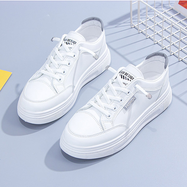 Νέο μοντέλο γυναικεία αθλητικά παπούτσια με επίπεδη σόλα - λευκό χρώμα