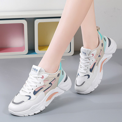 Γυναικεία casual αθλητικά παπούτσια με πλέγμα και επίπεδη σόλα με επιγραφή